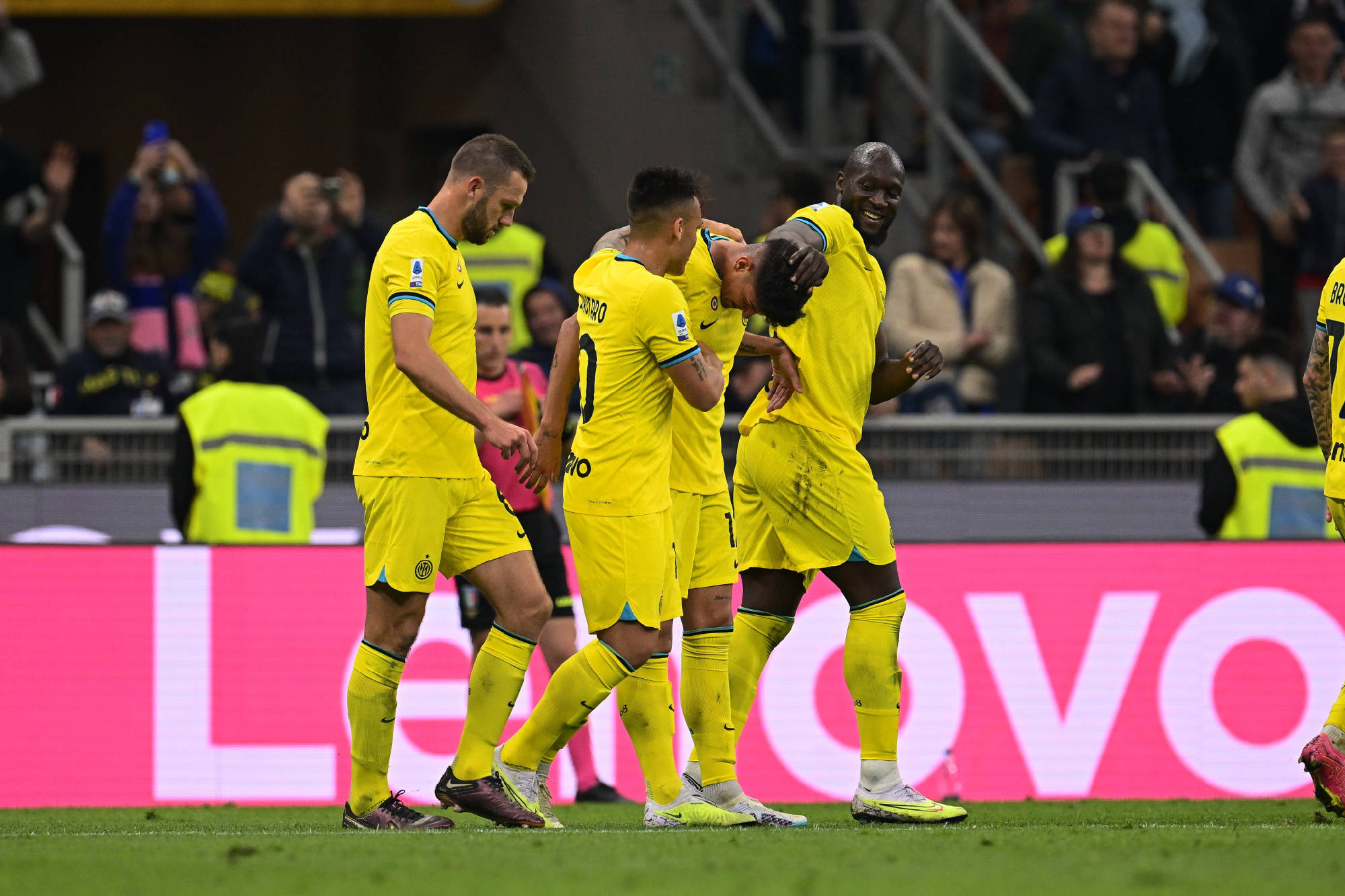 意甲豪门爆发,7场21球 5轮15分,ac米兰太绝望_萨索洛_卢卡库_劳塔罗