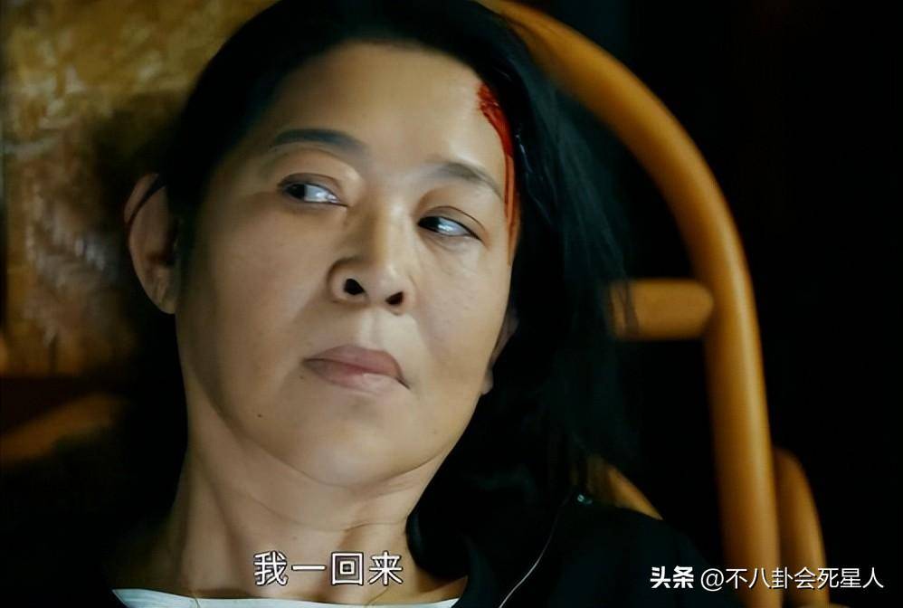 64岁倪萍样貌大变,鼻孔外翻被指像牛魔王,曾亲口说明星都会整容_表情