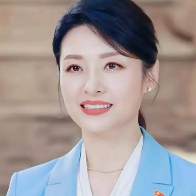 "国泰民安脸"周涛:穿衣高级气质,把55岁活成30岁_年龄_个性_细节