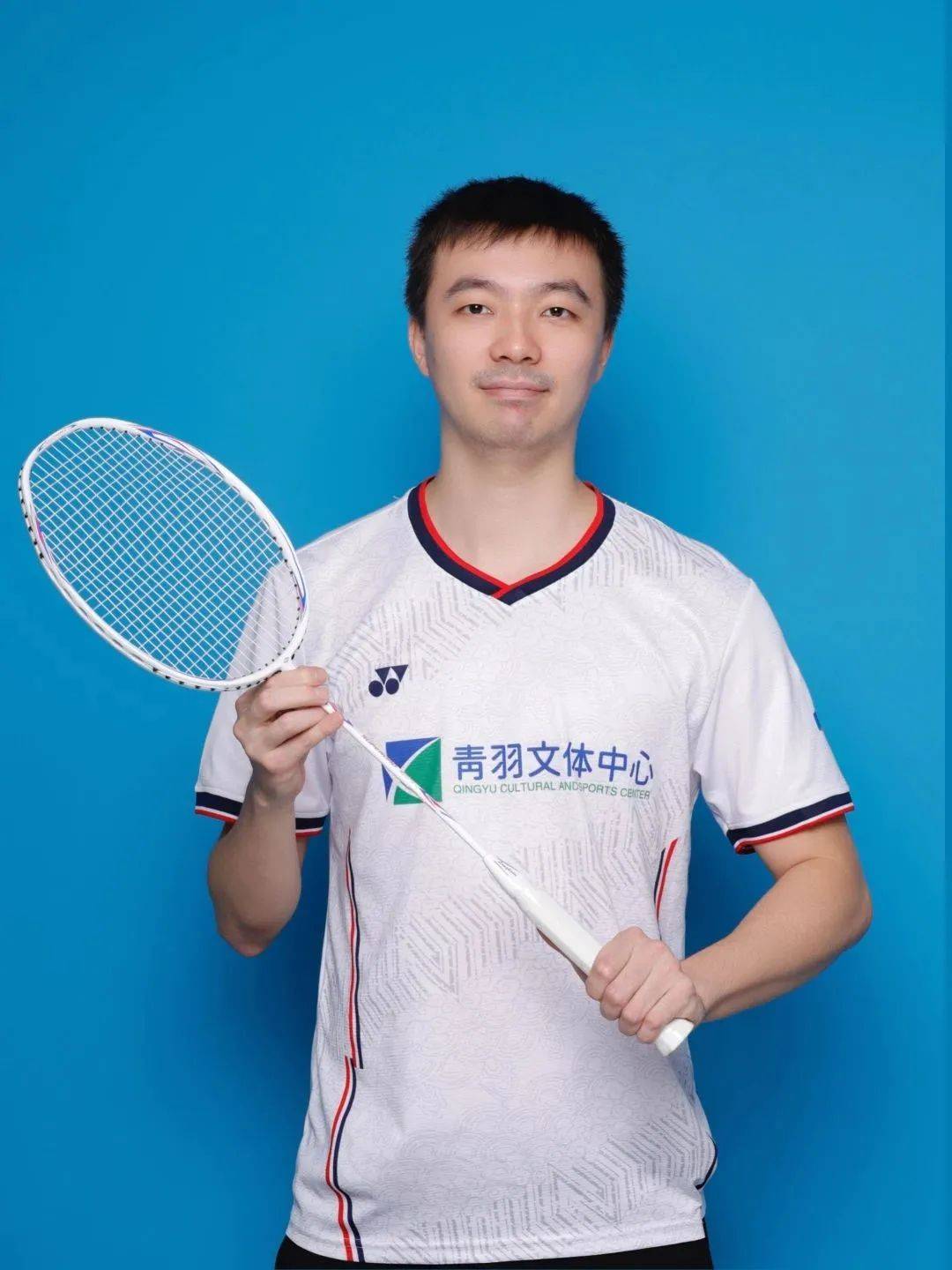师从羽毛球国家队教练,获奖无数,他是外号白导的深圳罗湖羽毛球教练