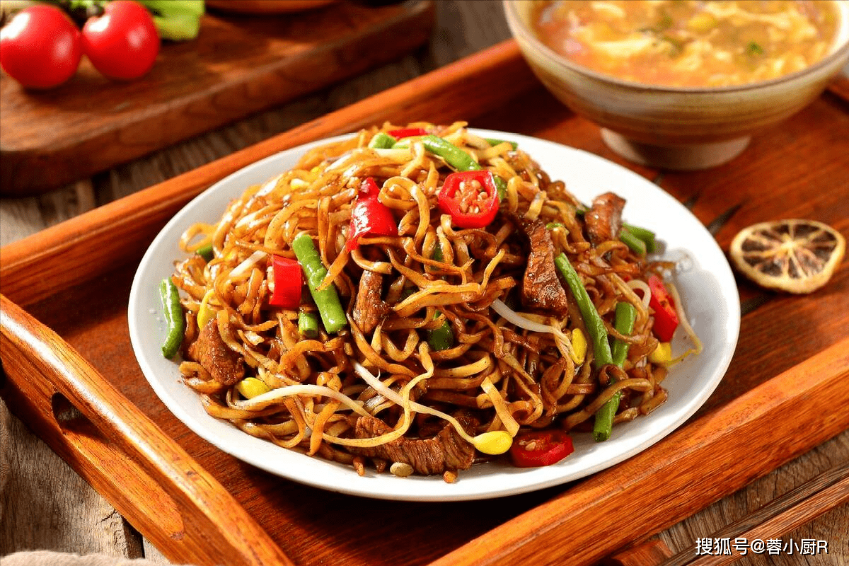 做焖面不要直接下锅焖,多加这一步,面条不粘不成坨,劲道又入味_香菇