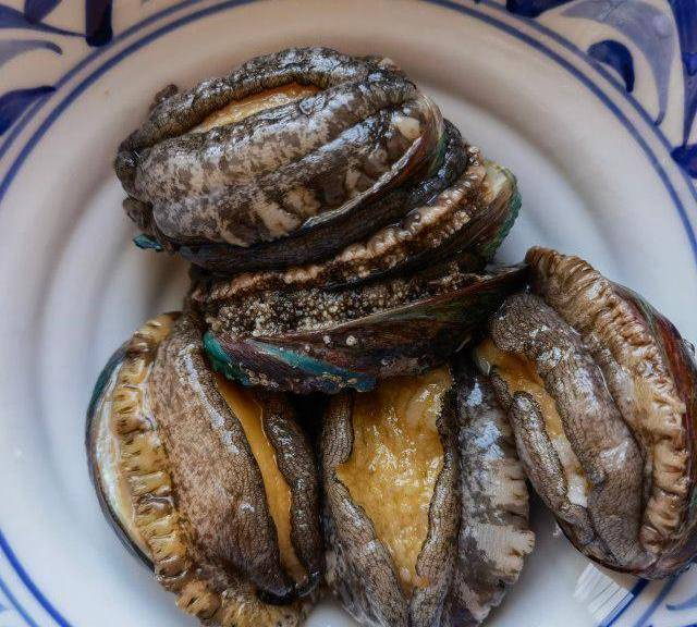 虫草花鲍鱼排骨汤_葱白_香菜_鸡精