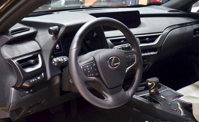 再看看这款车的内饰,我们知道全新一代的雷克萨斯在内饰上做了非常多
