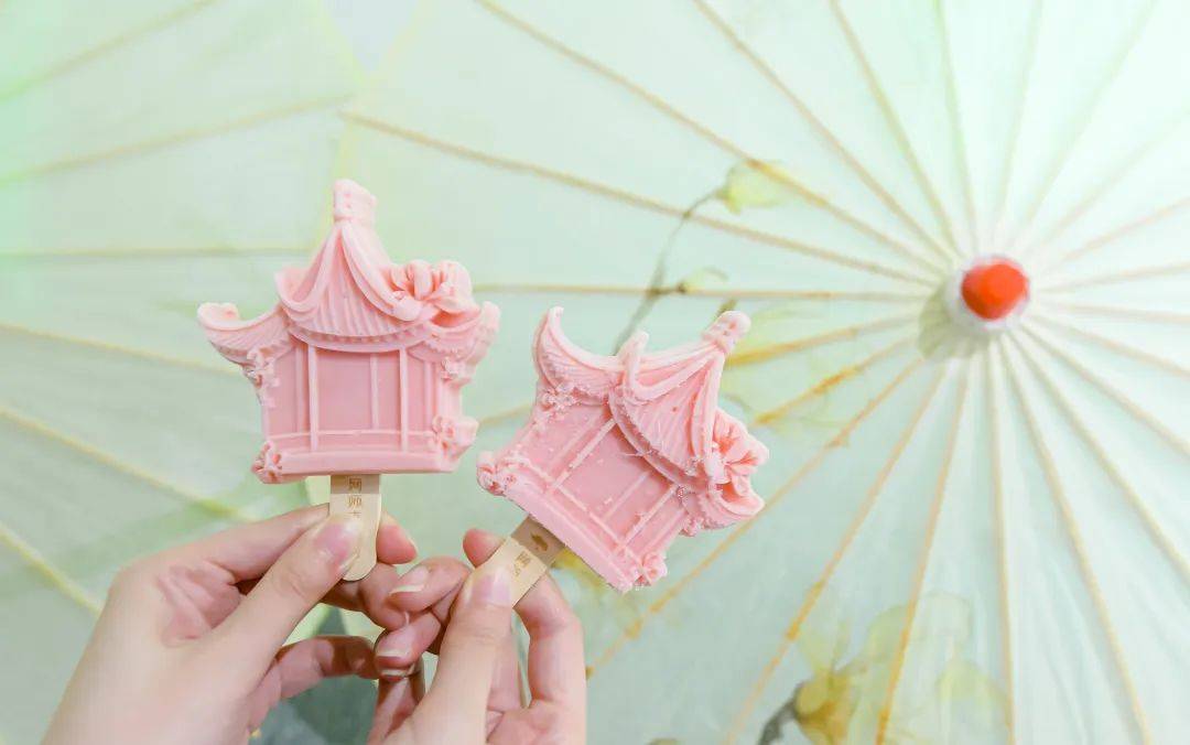 今年的第一支文创雪糕把苏州美景吃进嘴里是不少人打卡景区时的"标配"