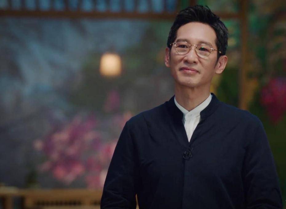 王劲松:演32年的配角终成名,被傅彪"逼"出狠劲,55岁婚姻成谜_父亲