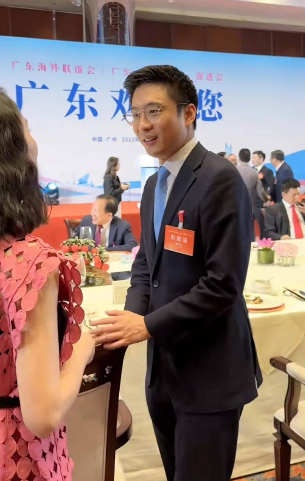 商业头脑管理公司能力不输哥哥霍启刚