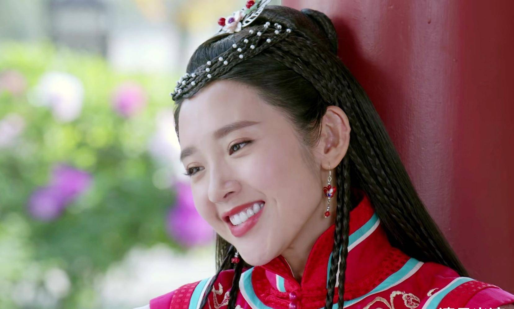 8位长在审美点上的梨涡女星,娇俏中透着灵动,甜到了心坎里_许晴_黎姿