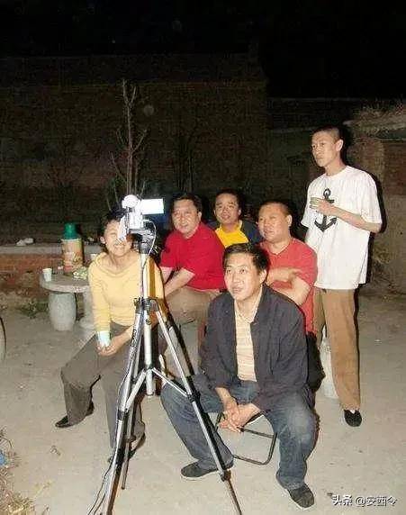 那时的网是指中华相声网论坛,我就是在那上面认识郭德纲和张德武的.