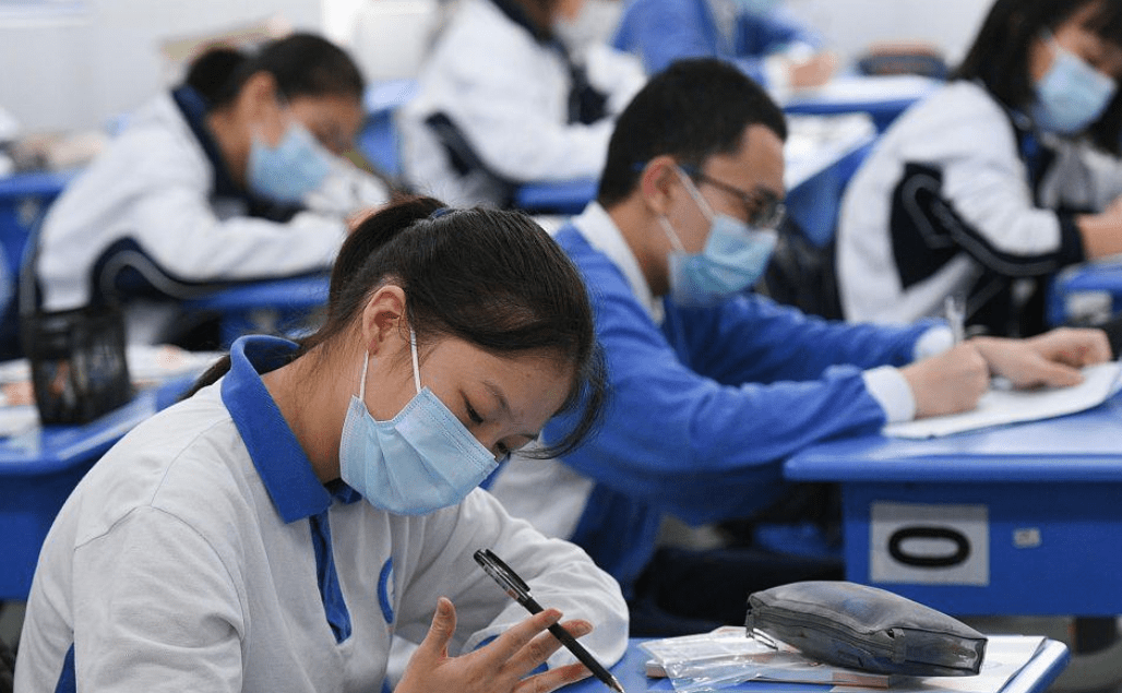 "高中生"也要双减?教学进度将被调整,是真的吗?_压力_成绩_高考