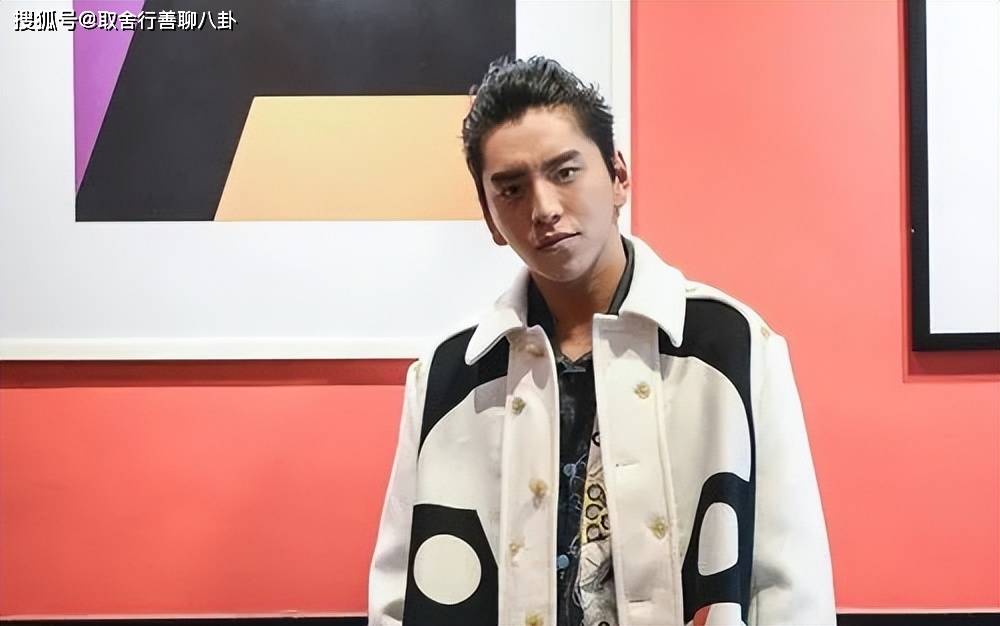 台媒曝王大陆与蔡卓宜手牵手逛街,吃饭时相互喂食,超甜蜜_台湾省_网友