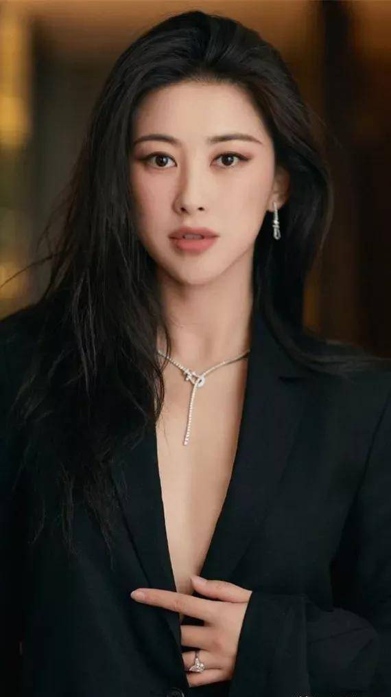 朱珠高清图集,展示超凡魅力与唯美气质_角色_观众_银幕