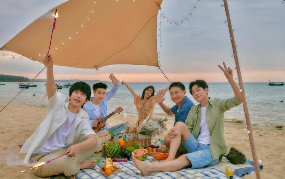 原创《向往》确认停办,张艺兴张子枫发文告别,彭昱畅回归几率比较大