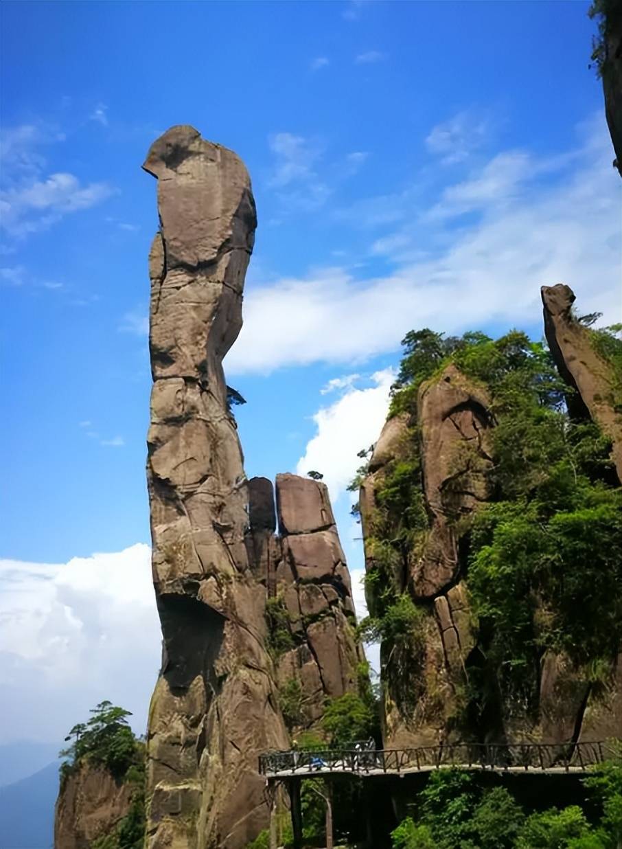 三男三女登三清山图片