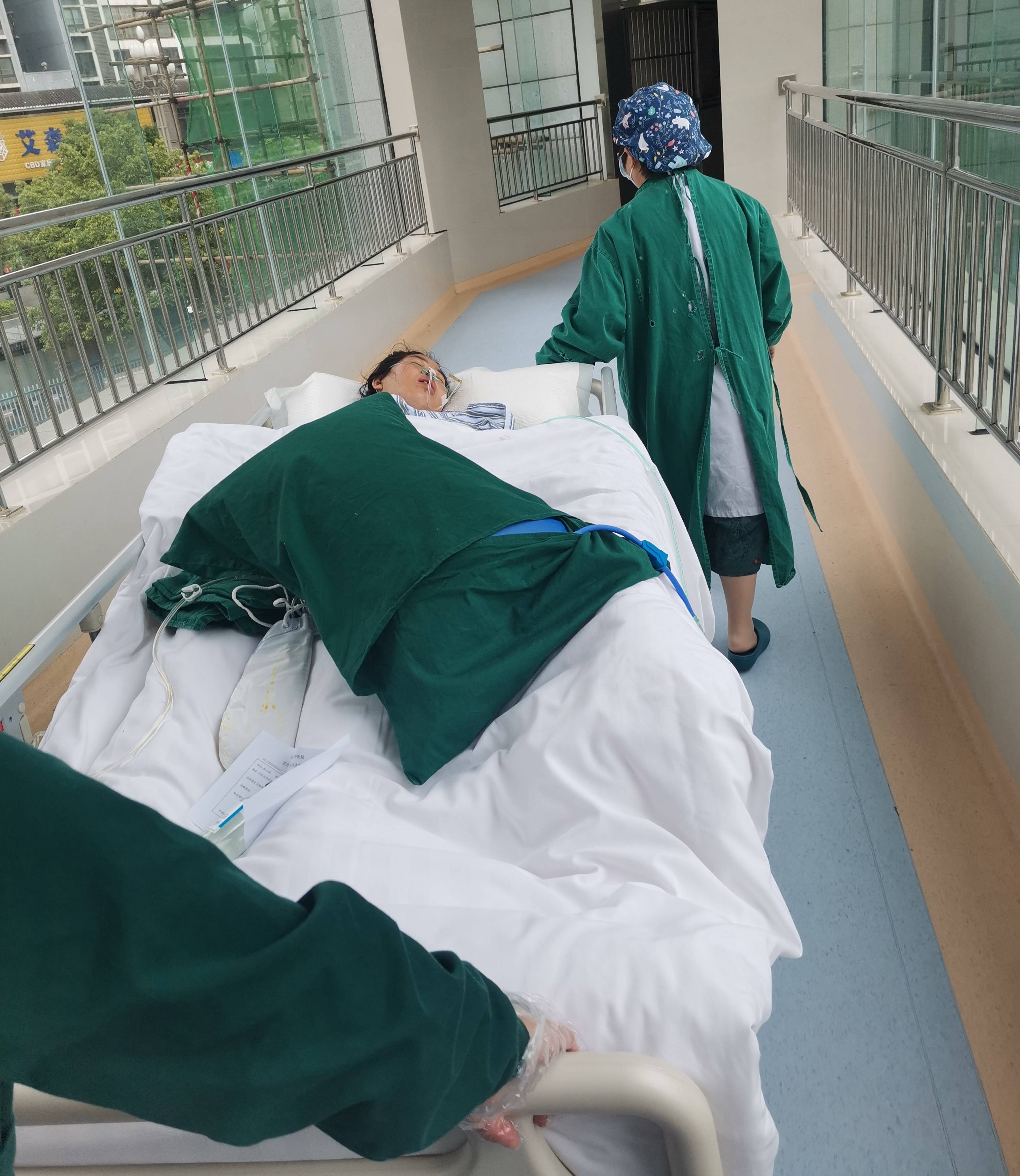 患者是我的妻子徐小清,41岁,来自重庆市石柱县.