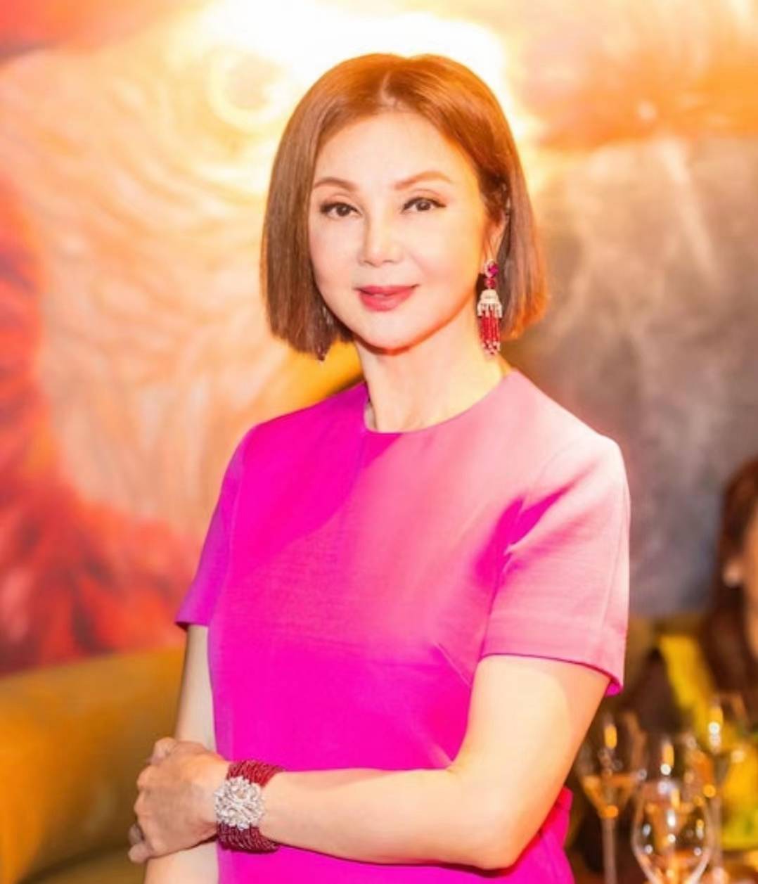 66岁港星自曝享受单身,离婚后靠4亿赡养费变身女强人_谢玲玲_生活