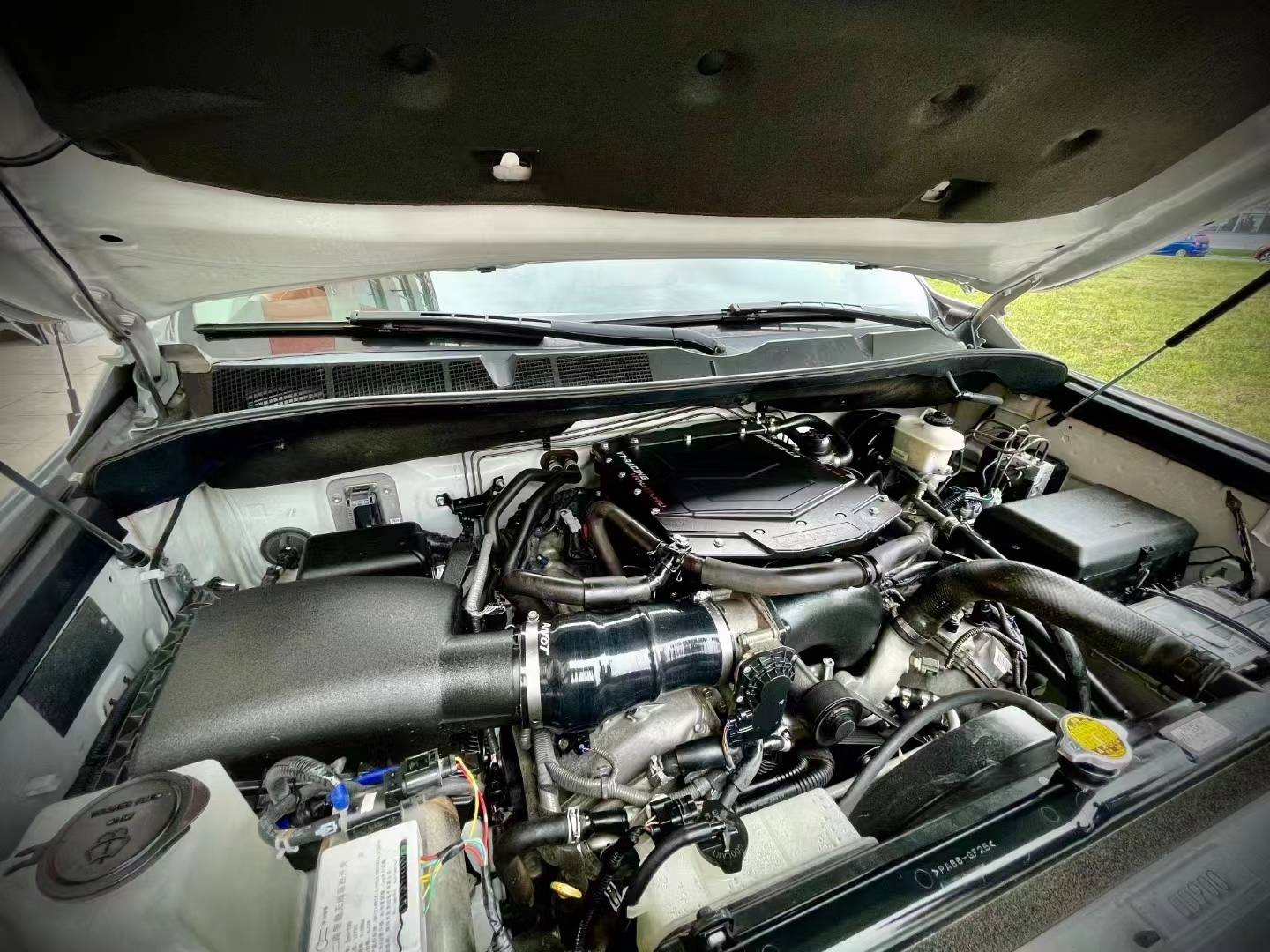 这款vt机械增压是针对丰田3ur v8发动机研发出的专车专用套件,做到了