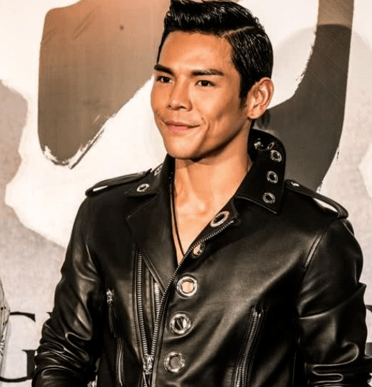 事实证明,向佐走到如今"人人喊打"的地步,他妈"功不可没"