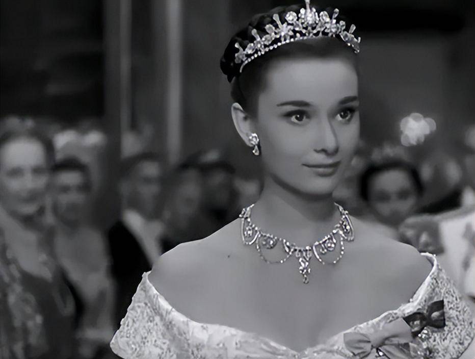 主角的成长与责任01《罗马假日》这部经典电影作为一部浪漫的爱情喜剧