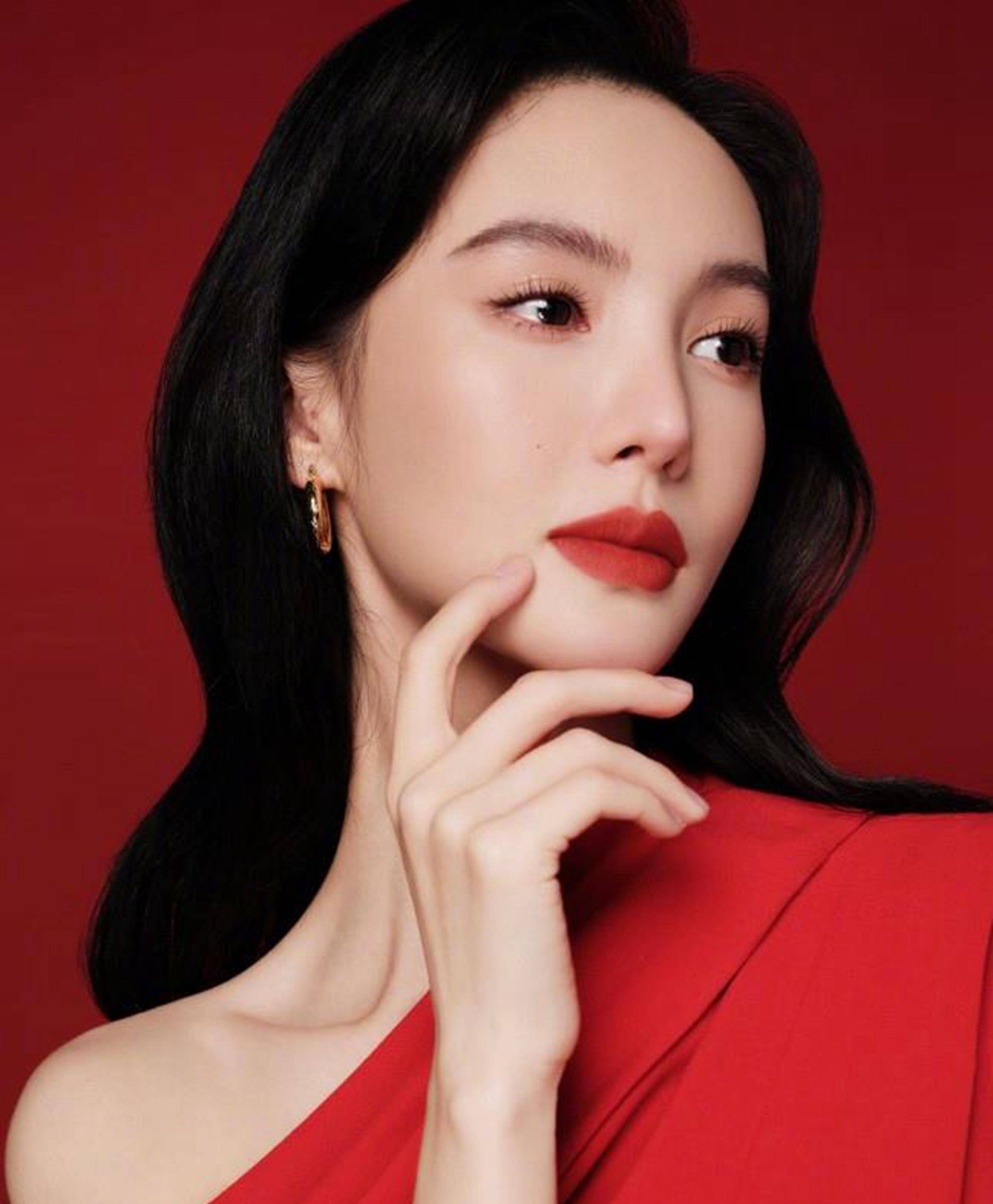 金晨身穿超粉亮片连衣裙,秀身材又美又妩媚_时尚_演艺事业_观众