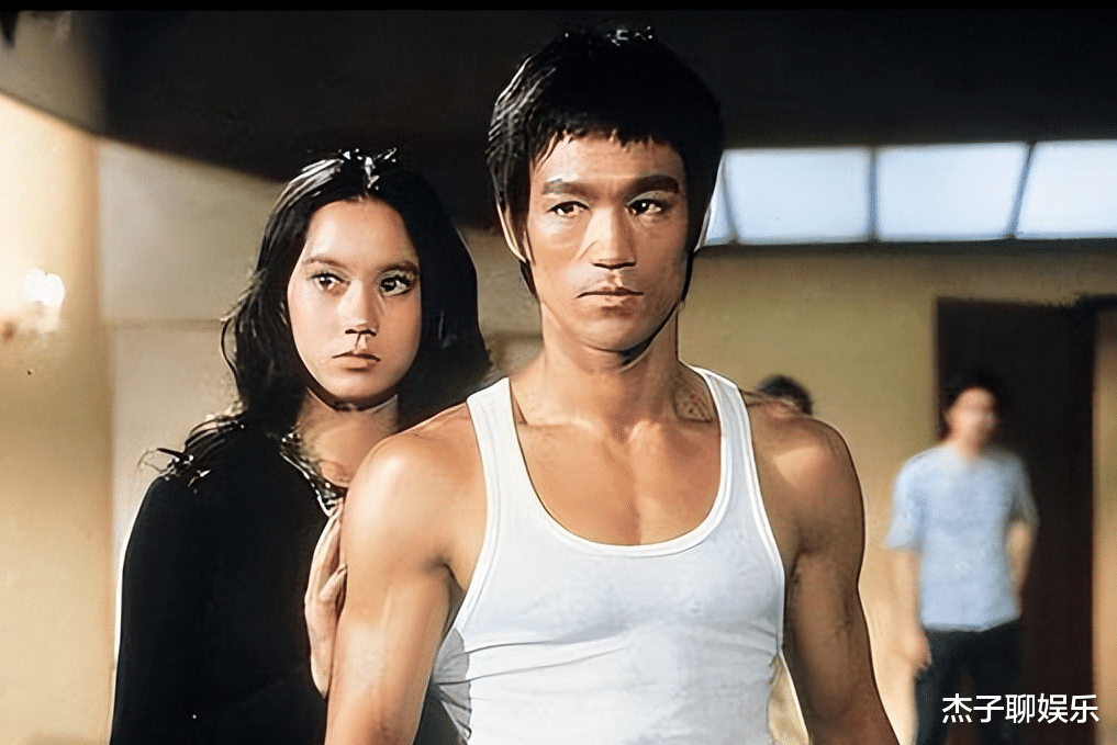 元华谈李小龙:我曾在背后尝试偷袭他,差点被打断一根肋骨_武术_时候