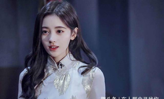 鞠婧祎拍古装有多难?脚踩20厘米的高跟鞋,身高真是硬伤