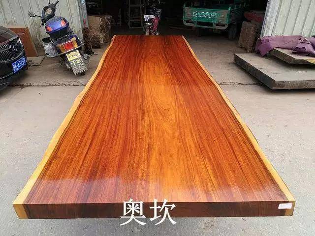奥坎网络上又称绿心檀,有些地区还称为黑金檀,由于价格便宜,材质稳定