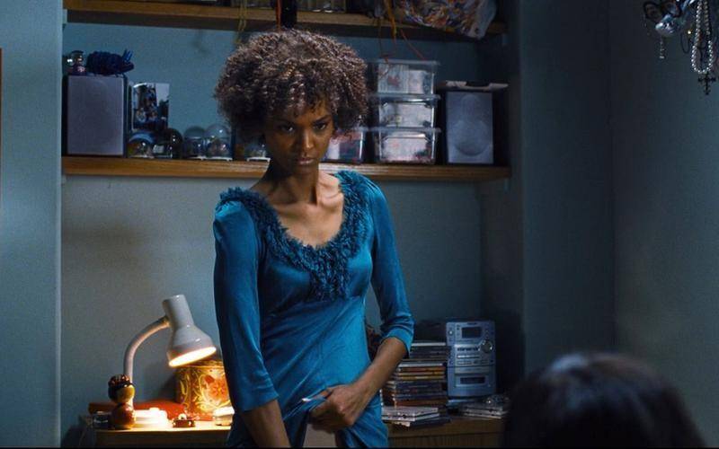 电影《沙漠之花》,强调女性应该获得平等的社会地位和权力