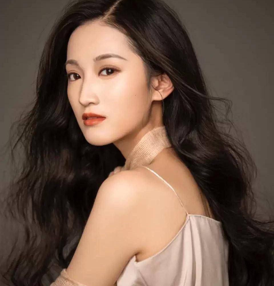 "叛逆"派演员黄诗佳:靠天赋入行,更要让演技发光_角色_父母_爱情