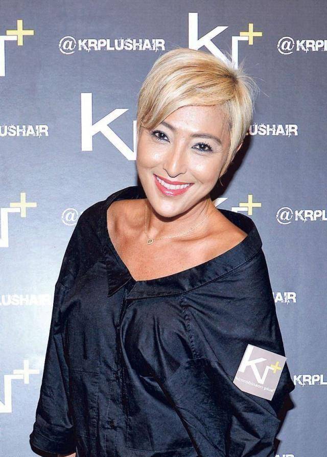 二代"hilary有望嫁豪门,和曹查理是亲戚,逛街坐小巴_窦靖童_上山_香港