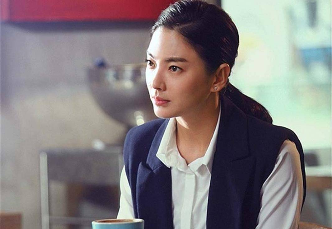 原创张雨绮到戛纳出状况,自曝行李没跟上,明天一早的工作都没衣服穿