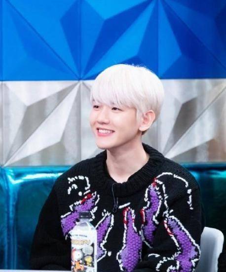 "老实人"边伯贤给李秀满提意见,被满叔电话教育,长达3小时!