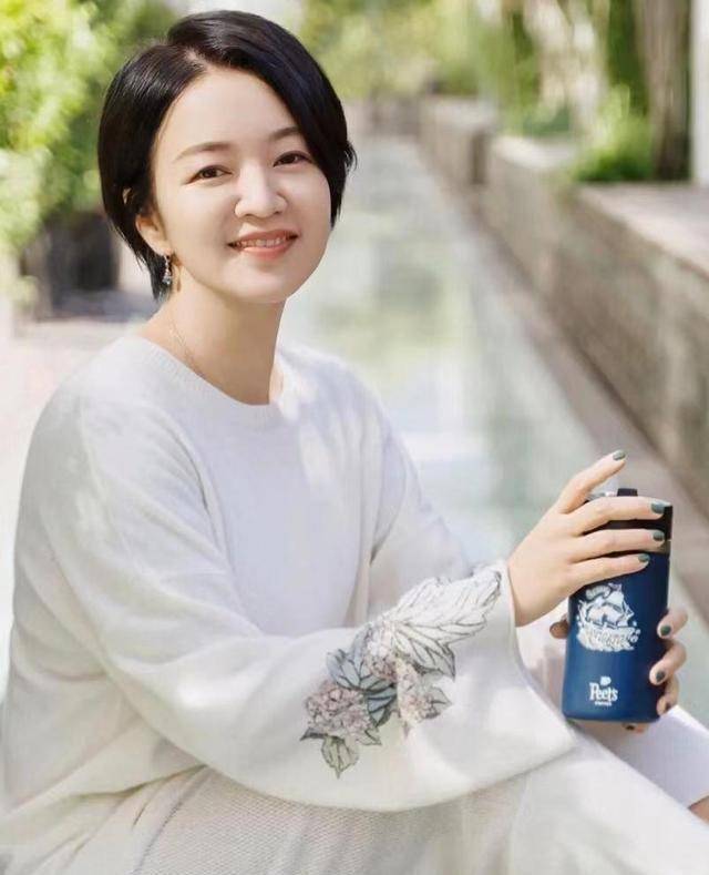 "讨好型人格"阿雅,被大小s欺压二十年,曾为姐妹两人跳过楼_友情_因为