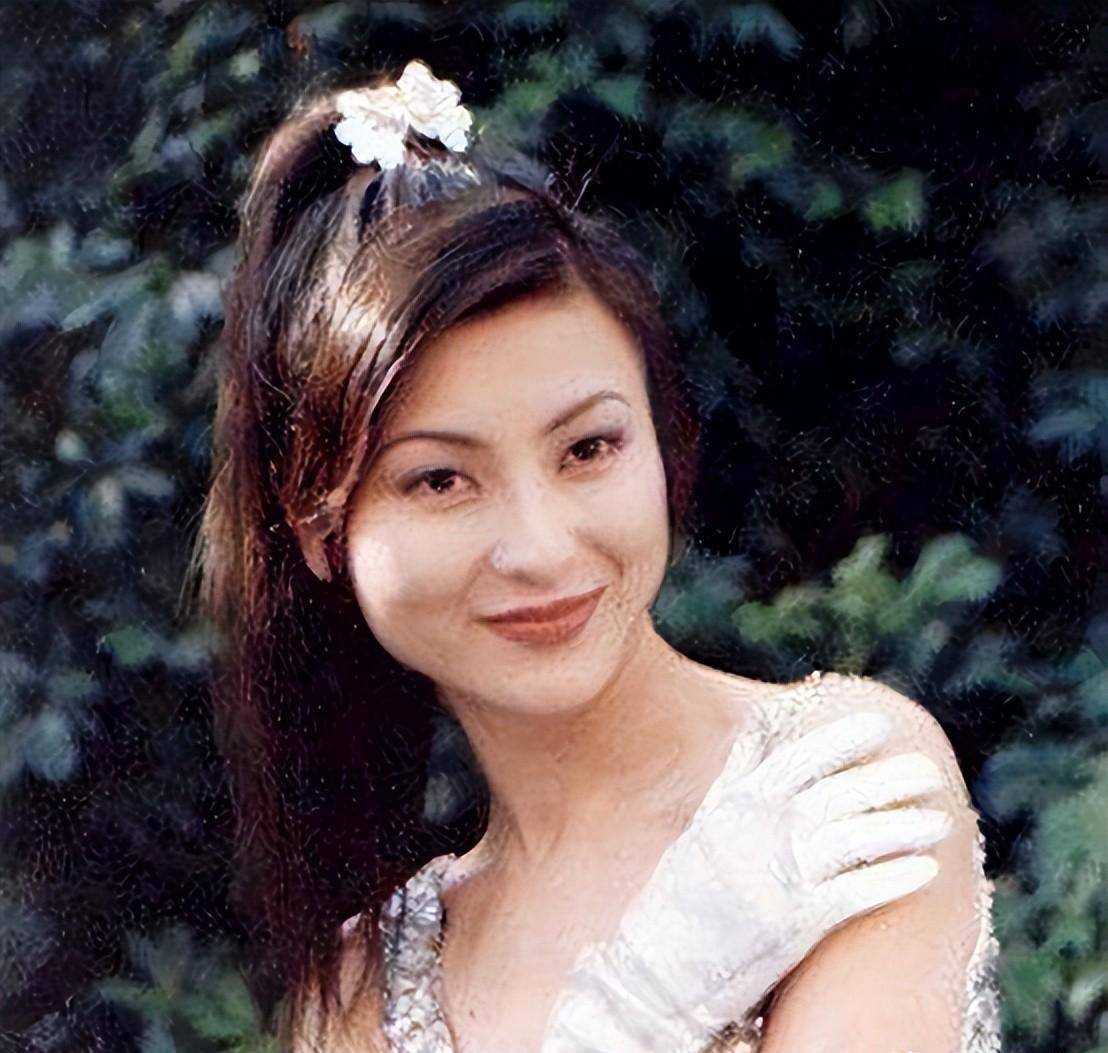 在这之后,蔡晓仪仅在2002年亚视剧集《法内情2002》中客串演出一个