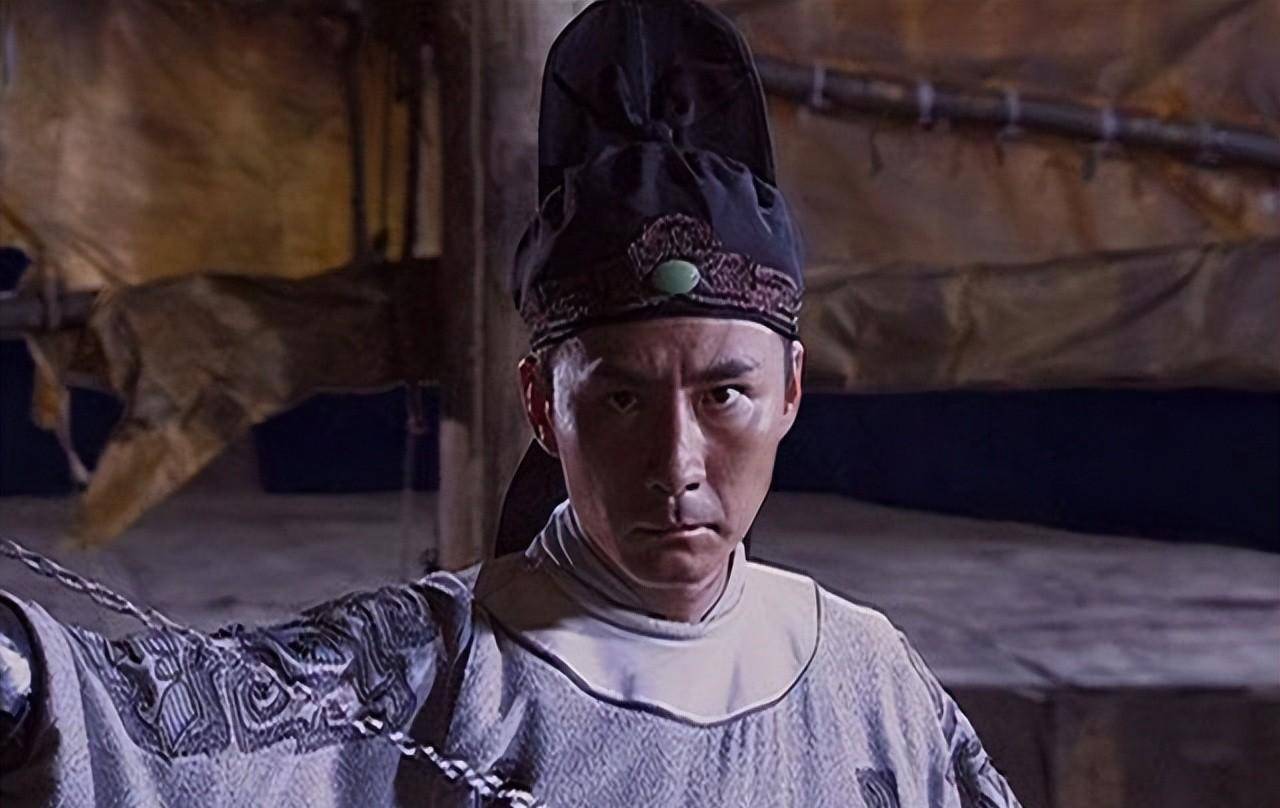 直到2012年,一句"元芳,你怎么看"突然火爆网络,才将已经拍过三部