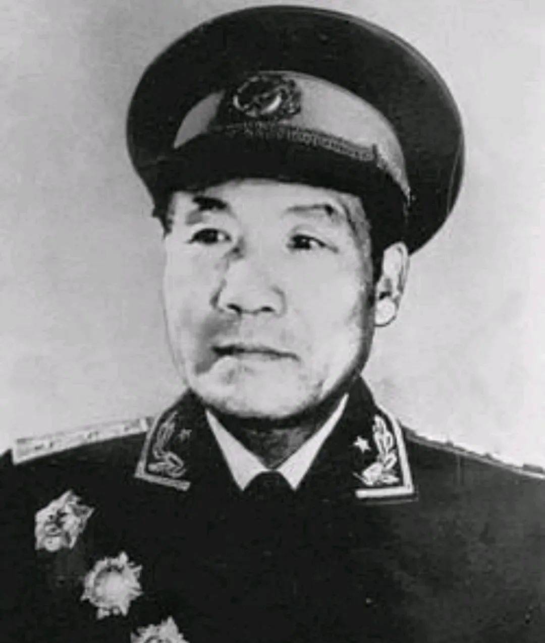 1955年,李达在国防部副部长,中国人民解放军训练总监部副部长兼监察部