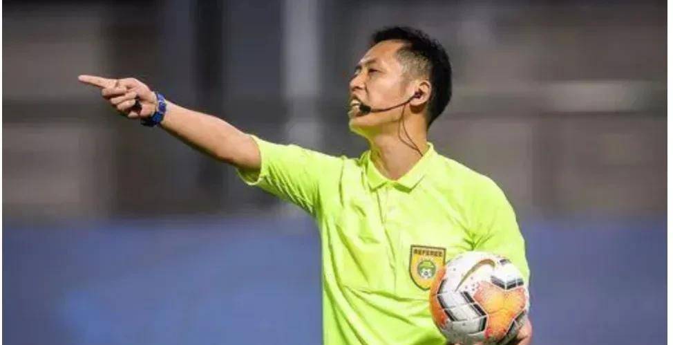 足球反腐不反黑哨令其变本加厉!匡正祛邪等一位从天而降的英雄!