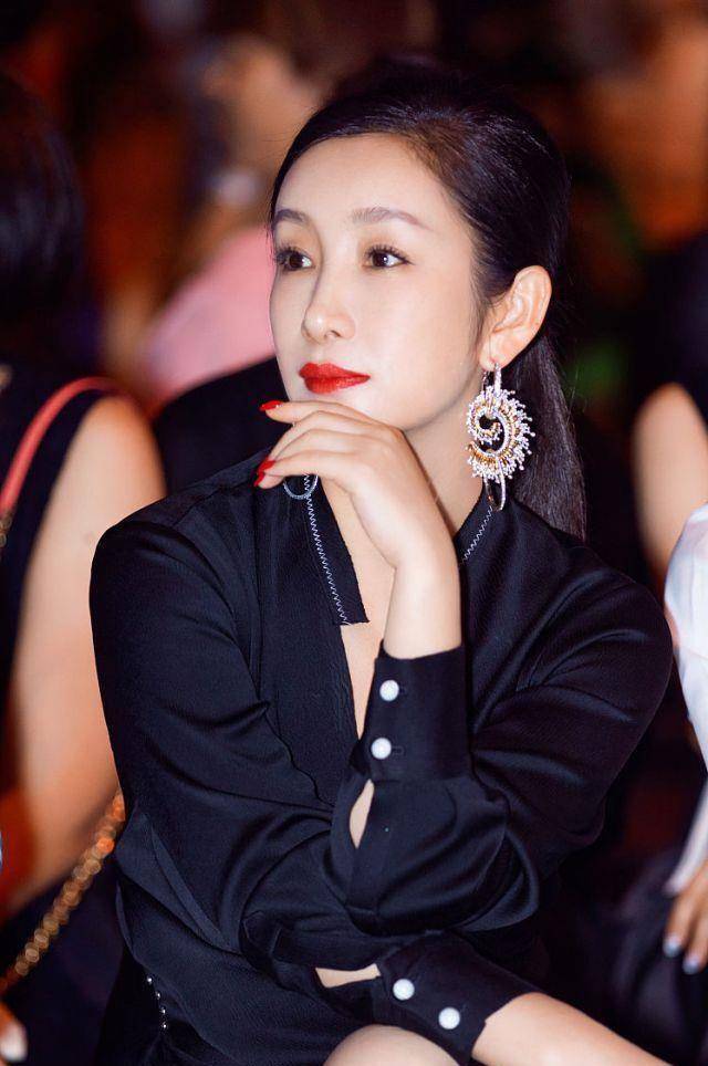 "最丑影后"秦海璐,直面敢怼黄晓明,有实力从来不用委曲求全_大厨_周迅