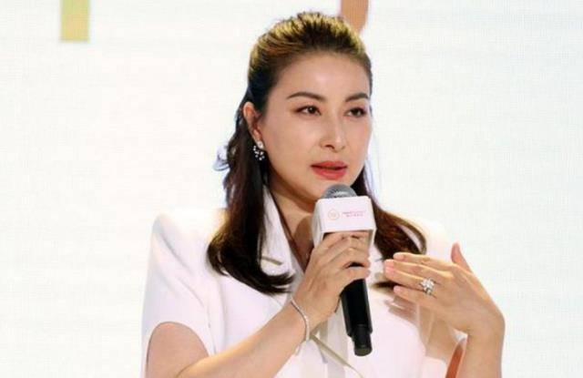 跳水皇后郭晶晶,为国争光享誉世界,退役后每月能拿多少退休金?