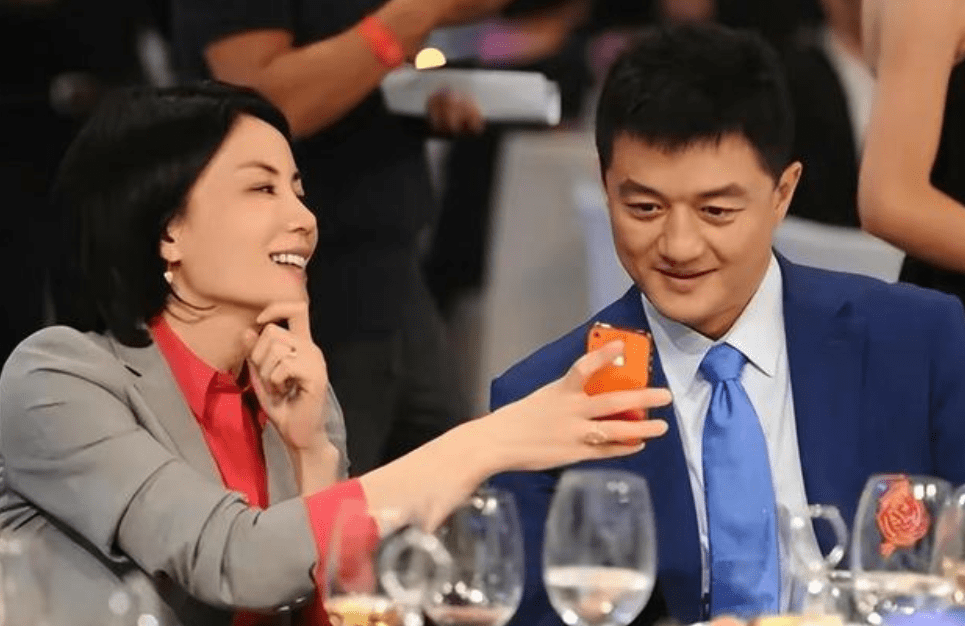 李亚鹏爱妻回应老公欠债4千万,一句话反讽网友,情商高获力挺_王菲