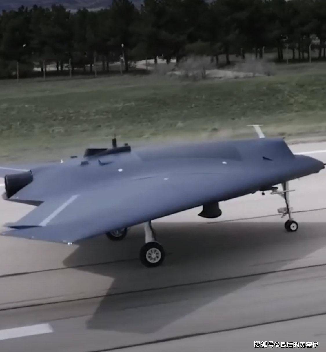 细看土耳其版利剑无人机,飞翼下摆满武器,想隐身却没有弹舱_安卡_五代