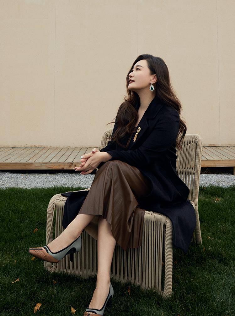 谭晶杂志封面大片丨聆听天籁 优雅律动_色泽_皇室_层次