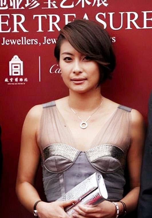 郭晶晶新发型美到认不出来!