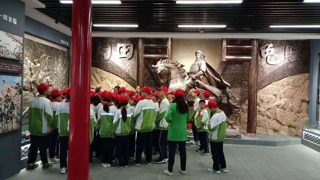米脂县第三中学,南关小学组织上百名学生分时段走进米脂县博物馆