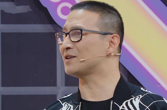 汪峰的近视眼镜到底有多厚?