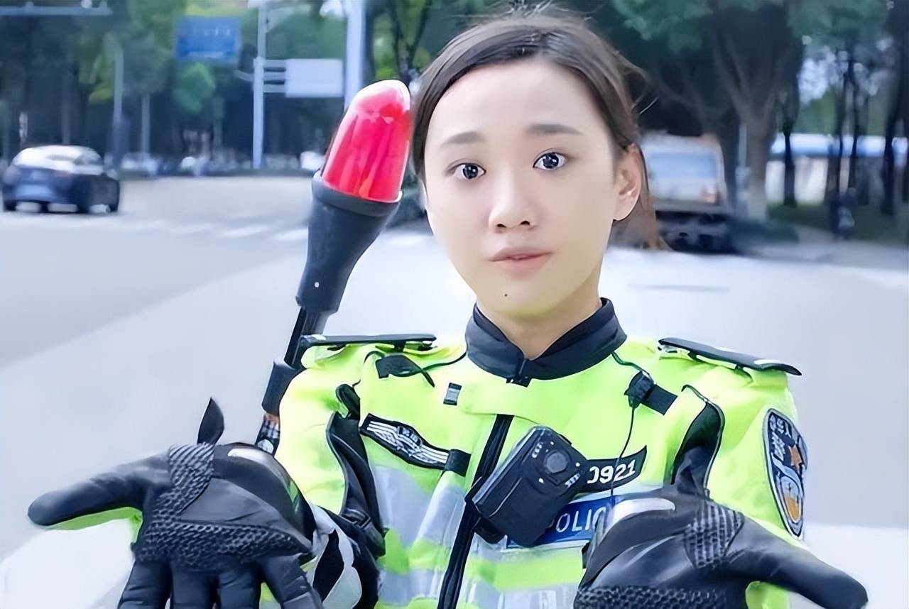 《卧底警花》开播热度大,口碑却一塌糊涂,网友差评理由让人意外_人们