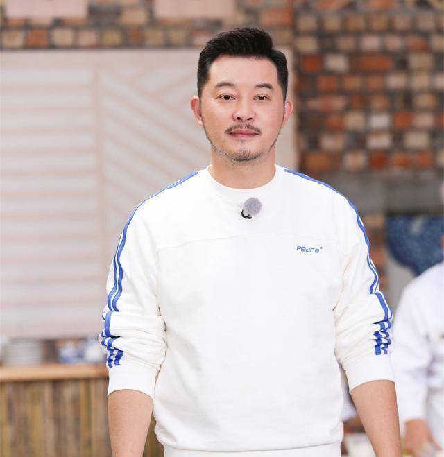 《奔跑吧9》官宣全员海报,李晨居c位,而杨颖和蔡徐坤站位不简单