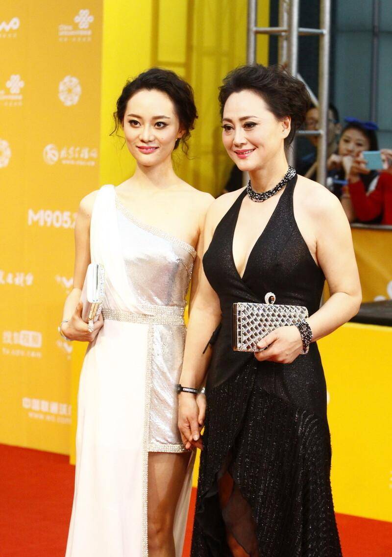 随着年龄的增长,大宋佳的身材越来越丰满,整个人也越来越有魅力,也