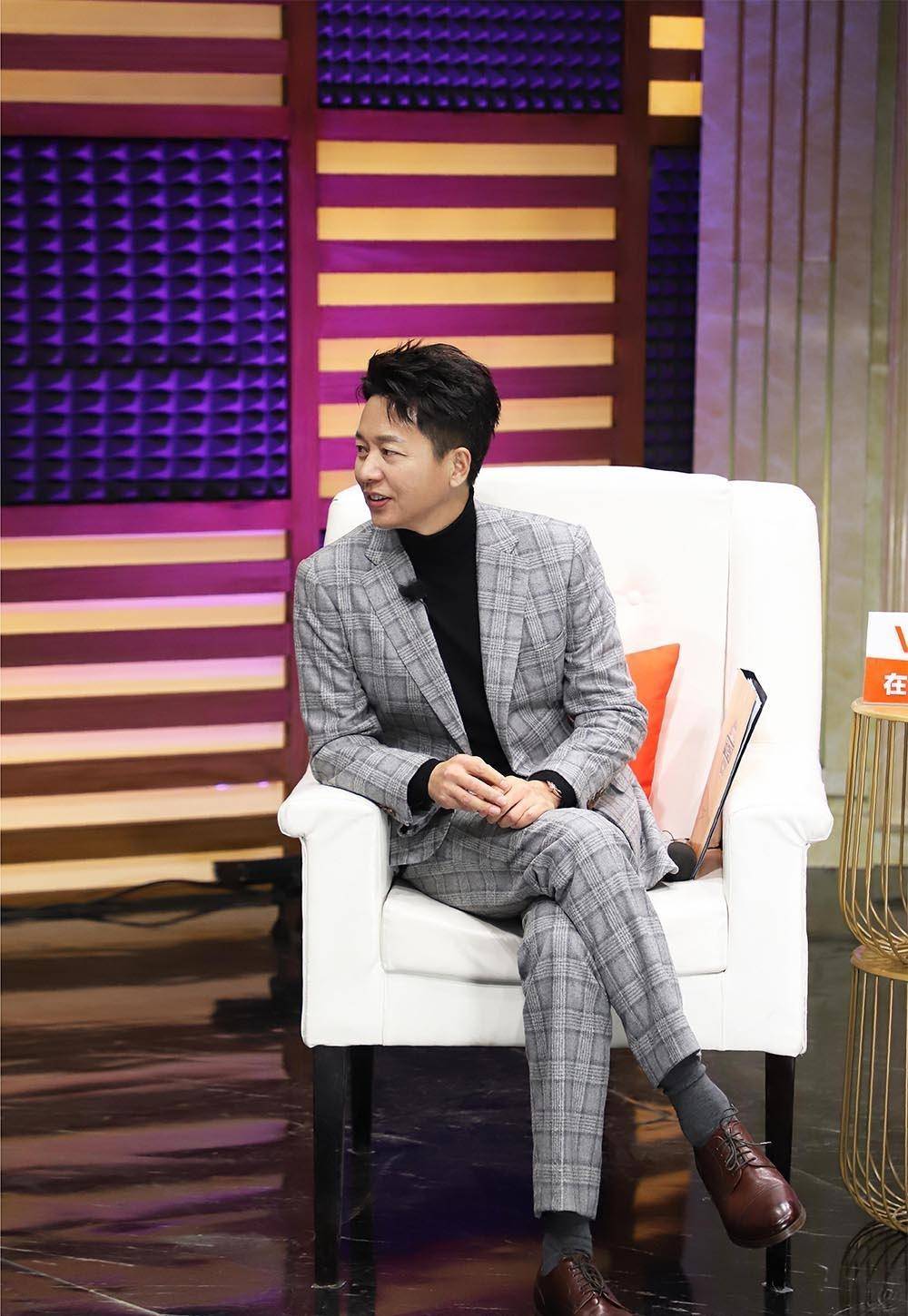 像刘奕君和张嘉译这种新人,即使是毛遂自荐,也得不到一个露脸的小机会