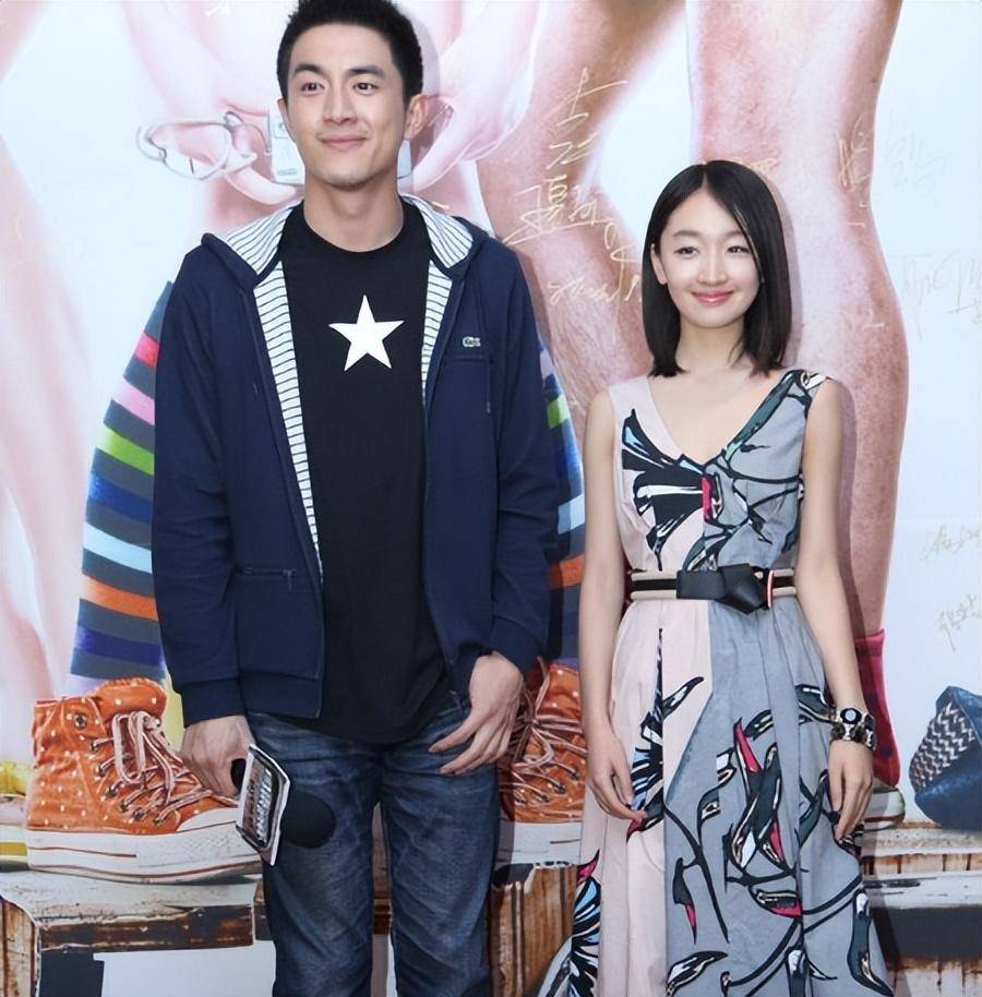 周冬雨刘昊然戛纳红毯同框却没秀恩爱,总被阻隔,但眼神暧昧微妙_绯闻