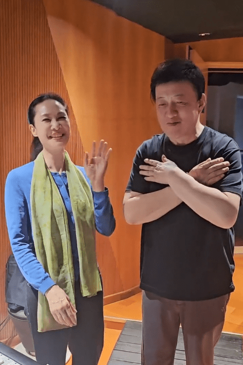 于文华和吕继宏,耿为华,李丹阳一起合唱了这一首《风风火火走一回》